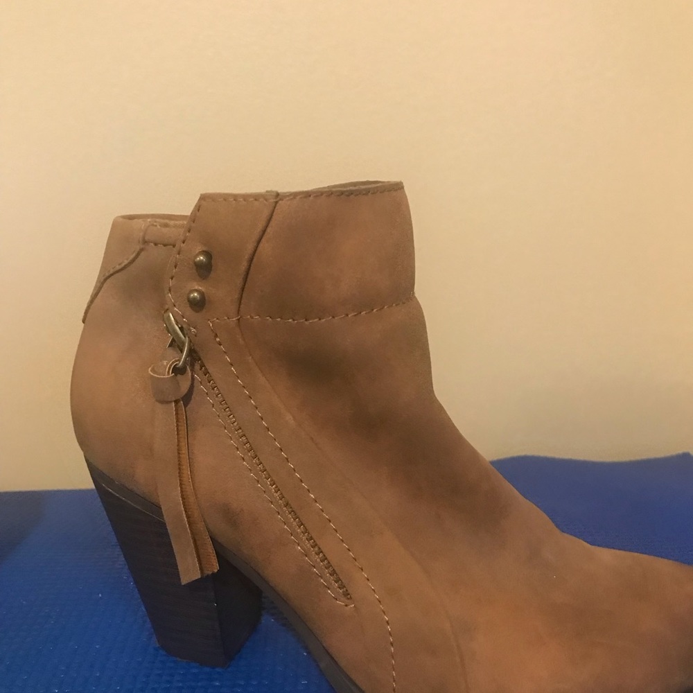 Beautiful booties - Picture 3 of 8